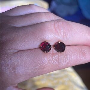Elegant Garnet/Gold Stud Earrings